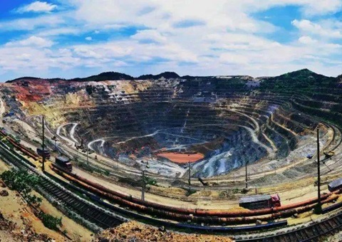 竞价341次，，，，，，，辽宁一磷铁矿出让额超1.4亿