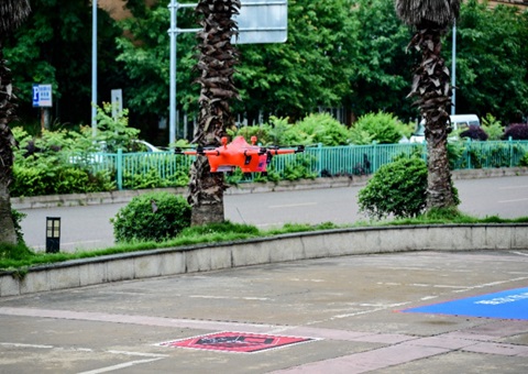 发力低空物流，，，，，，，，重庆打造“场景先行—能力配套—生态成型”模式 山城“空中快递员”常态化起航